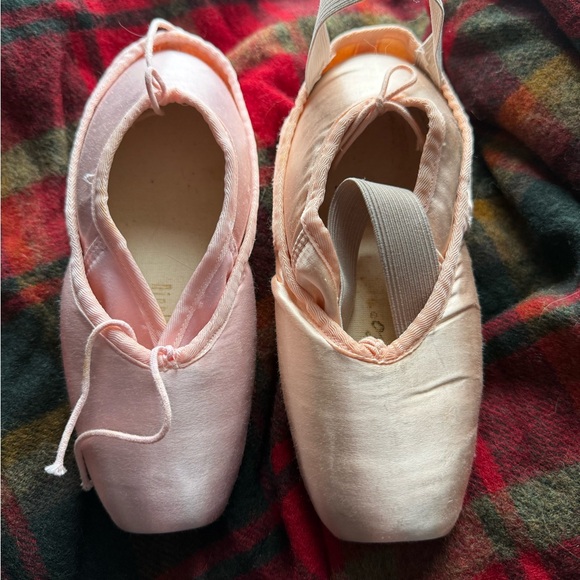 Capezio Point Shoes 2 Pair Size 4.5 US Size 7 - Picture 2 of 11